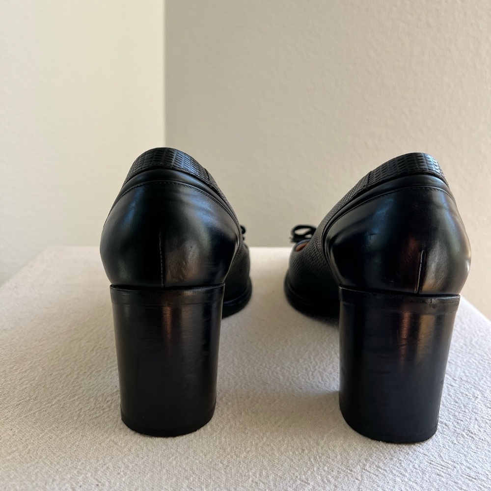 Salvatore Ferragamo black leather heels with bow - Picture 5 of 8